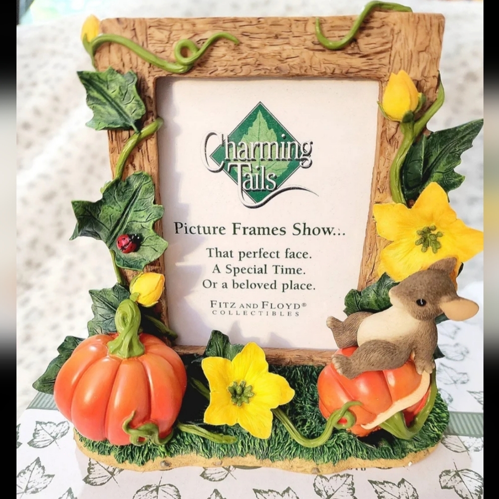 Charming Tails 93/108 "Pumpkin harvest" With Box and papers